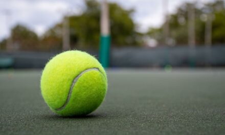 Prva žuta teniska loptica